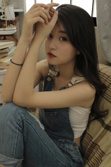 女大学生的沙龙卧室